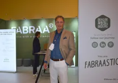 Jan Baan van FABRAA, dat duurzame stoffen op productieniveau aan de bezoekers toonde. "We brengen materialen die anders de wereld zouden vervuilen terug als mooie en duurzame meubelstoffen."